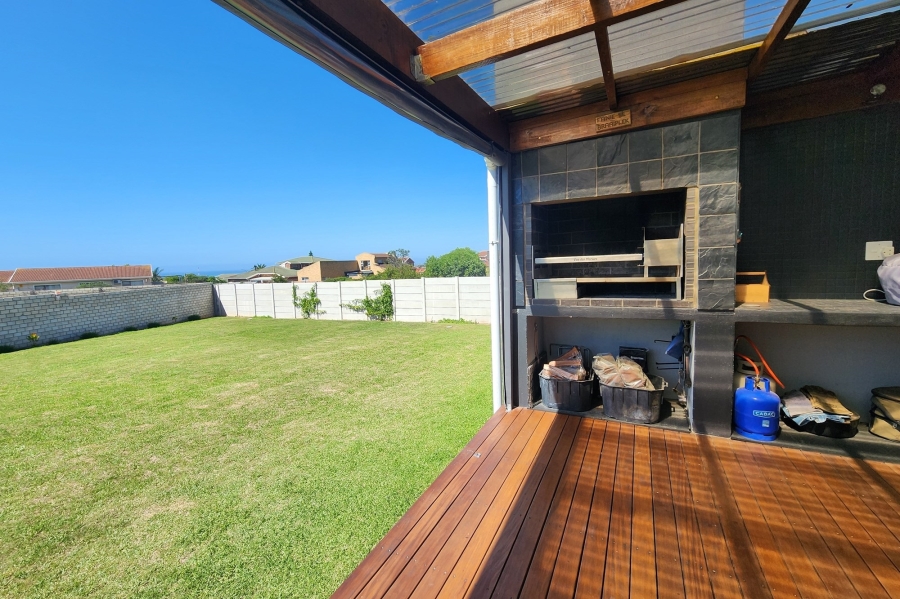 3 Bedroom Property for Sale in Wavecrest Eastern Cape